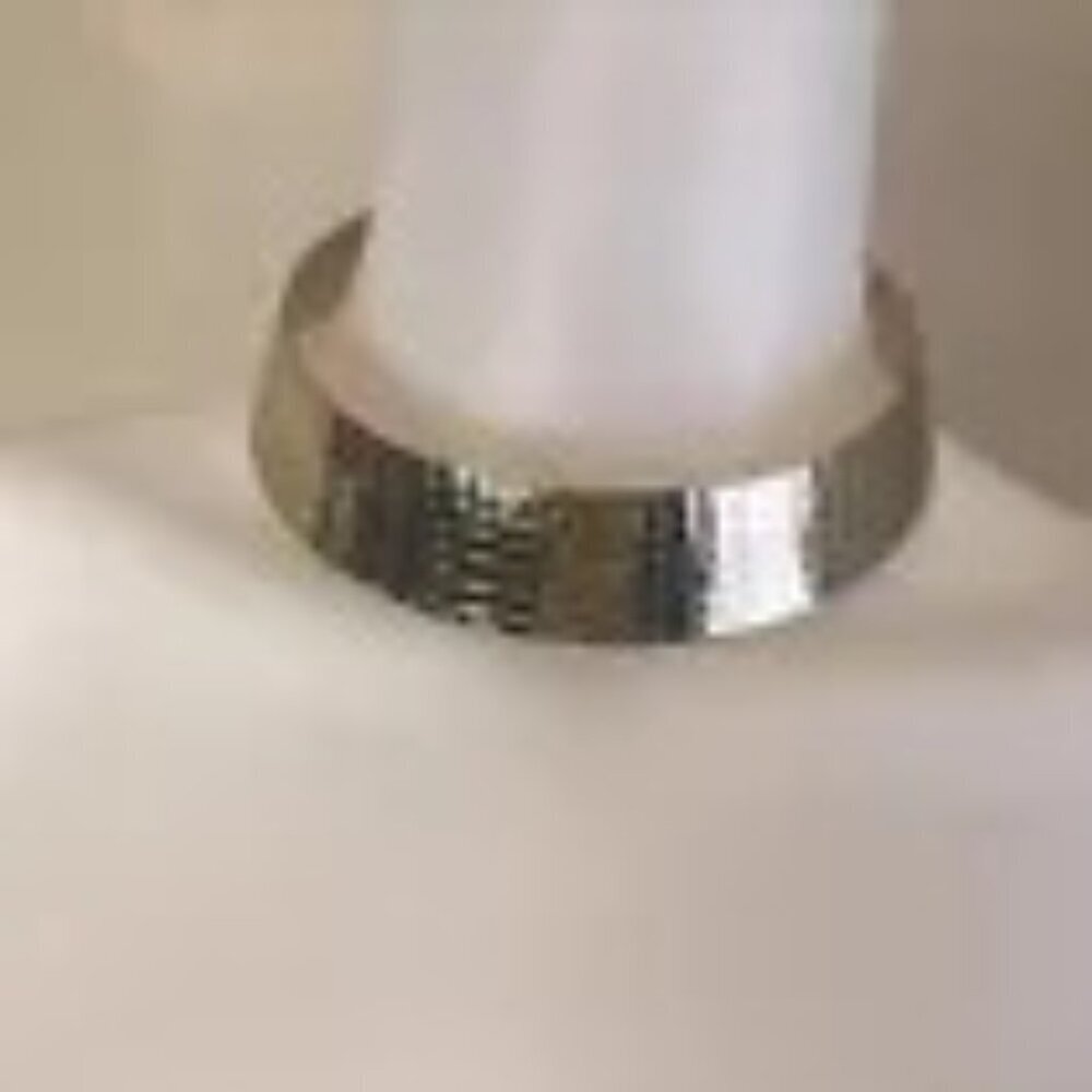 LARGE GOLD-TONE TORQUE HAMMERED-STYLE COLLAR ADJUSTABLE 14- 18.5" NECKLACE - Picture 7 of 11